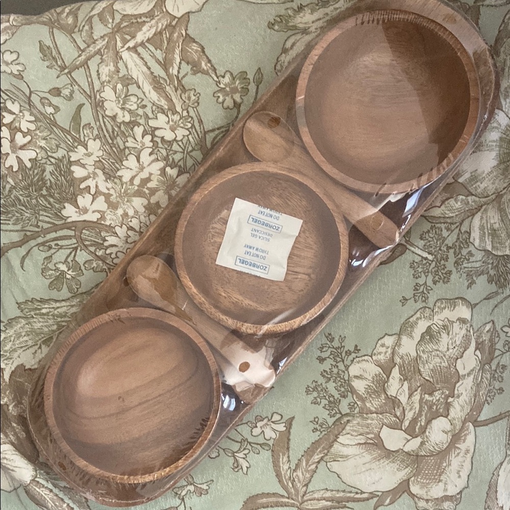 NWTs Vintage WOOD Tray & 3 BowlS 3 Spoons SET Made in Phillipines